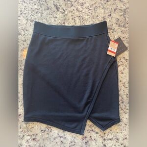 NWT Rachel Roy, Black stretch Women's Skirt size extra small